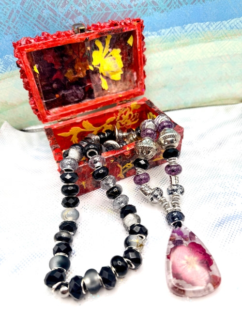 Beaded Necklace Treasure Gift Box